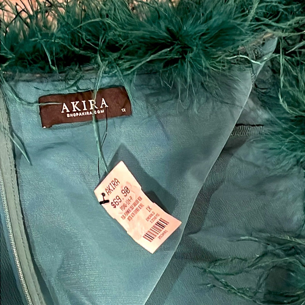 AKIRA Size 1X NWT Cold Shoulder Mesh Dress with Feather Detailing Emerald Green - Picture 8 of 10